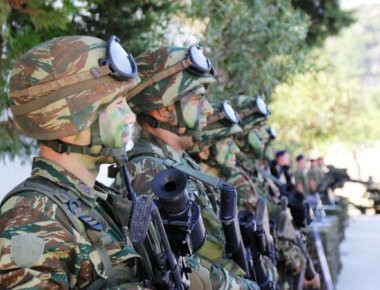 Σε επιφυλακή Ένοπλες Δυνάμεις και ΕΛ.ΑΣ στα σύνορα με τα Σκόπια - Ανησυχία για την ακυβερνησία και τις αναταραχές στη γειτονική χώρα